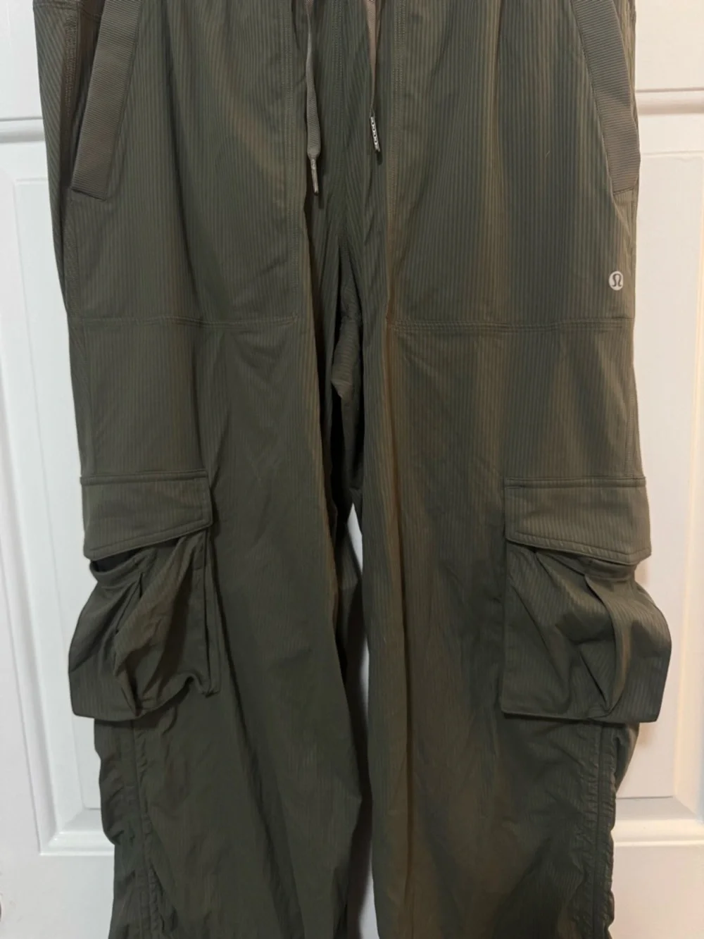 Lululemon Dance Studio Relaxed-Fit Mid-Rise Cargo Pant Army Green - Picture 4 of 6